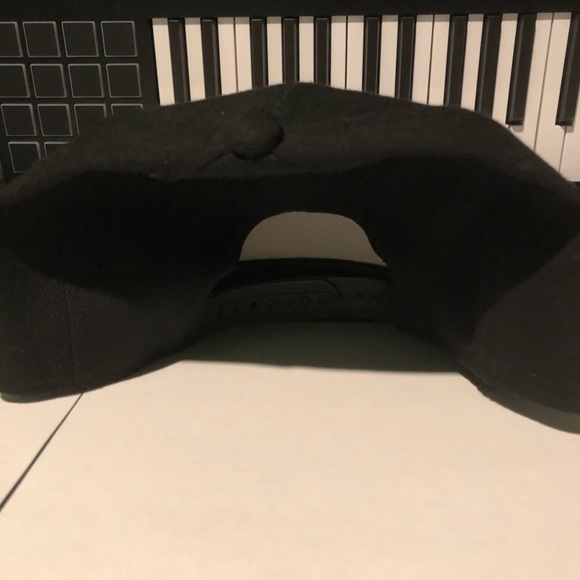 LA B”LA”CK Snapback - Picture 2 of 2